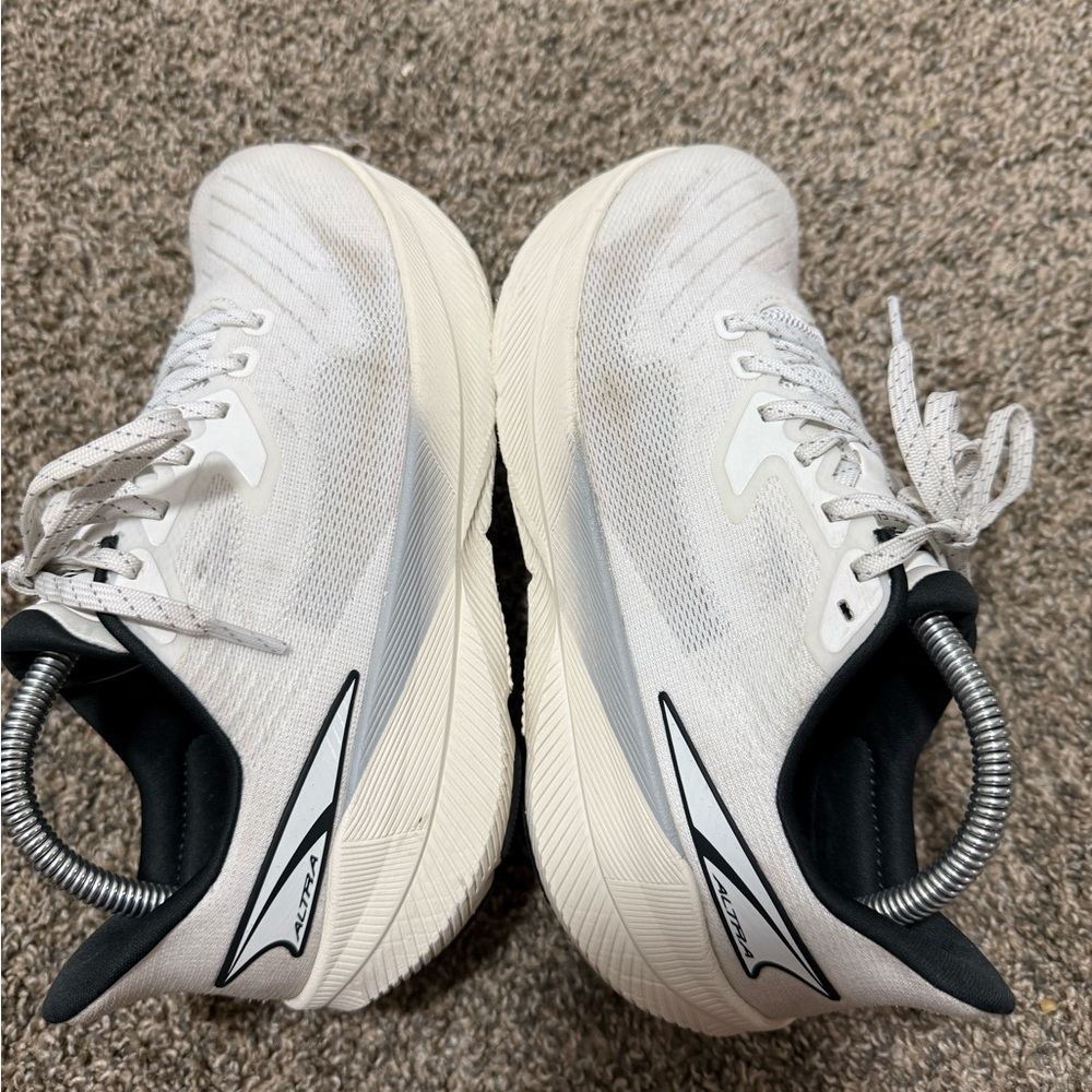 Altra Experience Flow Women's Cream Athletic Shoes - Picture 7 of 11